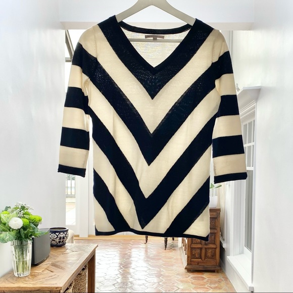 Classic Navy and Cream Chevron Sweater - Picture 3 of 9